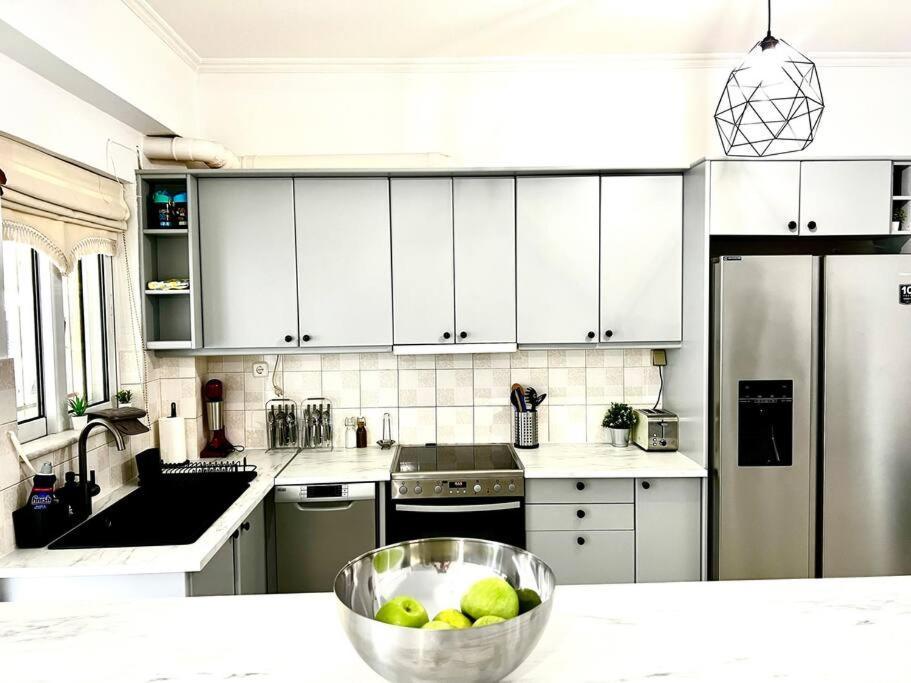 Modern Condo With Garage Near The Square And Beach Egio Exterior foto
